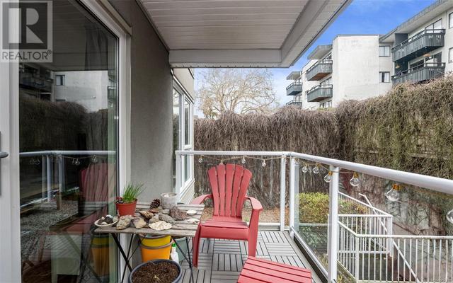 203 - 2647 Graham St, Condo with 2 bedrooms, 1 bathrooms and 1 parking in Victoria BC | Image 18