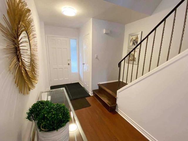 9 Lindisfarne Way, Townhouse with 3 bedrooms, 3 bathrooms and 2 parking in Markham ON | Image 9