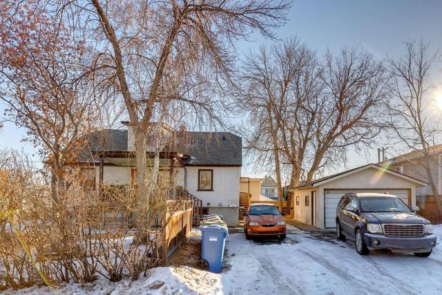 401 55 Avenue Sw, House detached with 7 bedrooms, 3 bathrooms and 4 parking in Calgary AB | Image 46