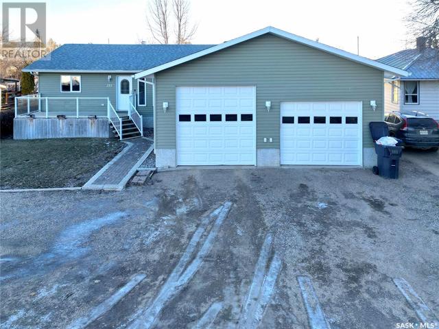 251 1st Street, House detached with 3 bedrooms, 4 bathrooms and null parking in Craik SK | Image 1