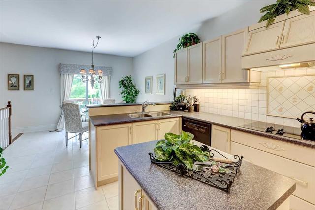 638 Foxcroft Blvd, House detached with 3 bedrooms, 3 bathrooms and 6 parking in Newmarket ON | Image 7