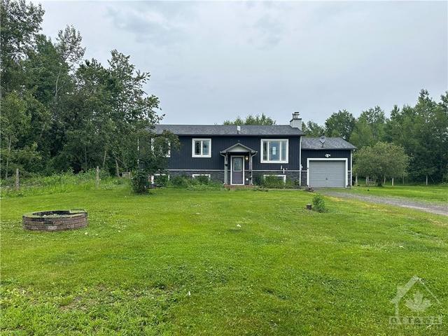 831 Craig Road, House detached with 3 bedrooms, 2 bathrooms and 8 parking in North Grenville ON | Image 2