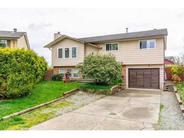26844 34 Avenue, House detached with 4 bedrooms, 3 bathrooms and 4 parking in Langley BC | Image 2