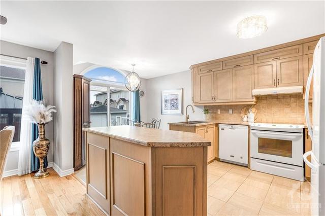 301 Vienna Terrace, Townhouse with 3 bedrooms, 3 bathrooms and 5 parking in Ottawa ON | Image 11