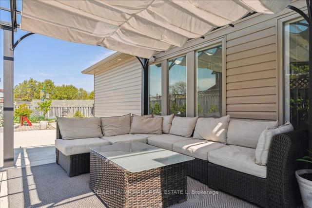 10 Lord Crt, House detached with 3 bedrooms, 4 bathrooms and 4 parking in Hamilton ON | Image 4