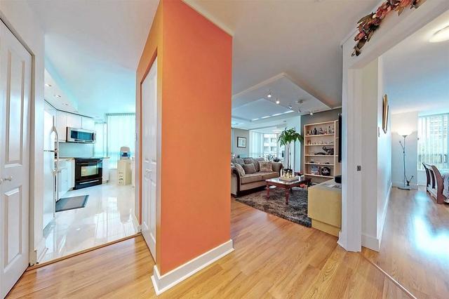 205 - 75 King St E, Condo with 2 bedrooms, 2 bathrooms and 1 parking in Mississauga ON | Image 24