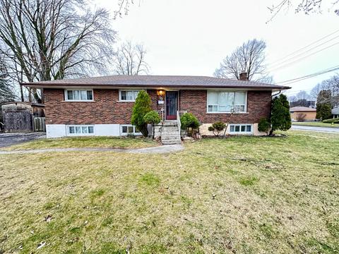 53 Nicklin Cres, Guelph, ON, N1H5G1 | Card Image