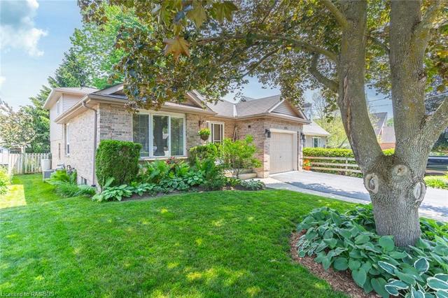 235 4th Avenue W, House detached with 4 bedrooms, 2 bathrooms and 4 parking in Owen Sound ON | Image 1