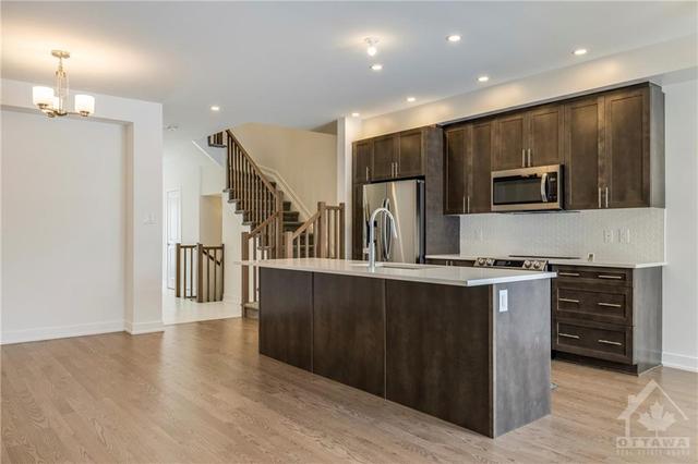 596 Rathburn Lane, Townhouse with 3 bedrooms, 3 bathrooms and 2 parking in Ottawa ON | Image 8