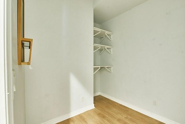 119 - 60 Fairfax Cres, Condo with 2 bedrooms, 1 bathrooms and 1 parking in Toronto ON | Image 4