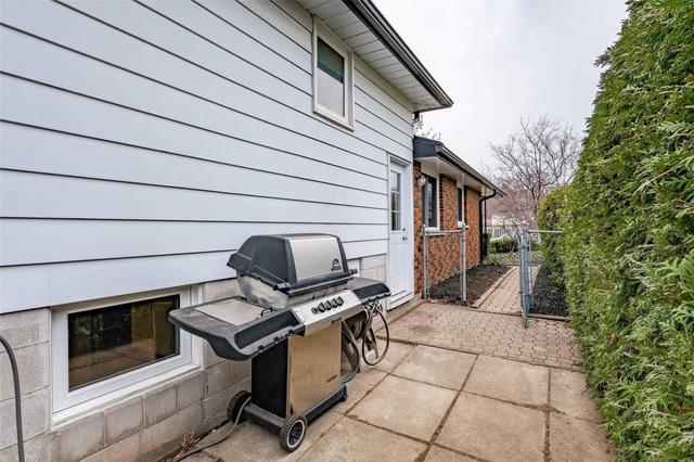 4018 Flemish Dr, House detached with 3 bedrooms, 2 bathrooms and 2 parking in Burlington ON | Image 17