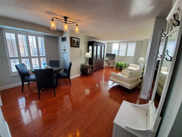 1209 - 21 Overlea Blvd, Condo with 2 bedrooms, 1 bathrooms and 1 parking in Toronto ON | Image 2