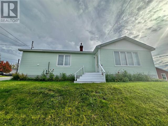 28 Thirteenth Avenue, House detached with 3 bedrooms, 2 bathrooms and null parking in Grand Falls-Windsor NL | Image 1