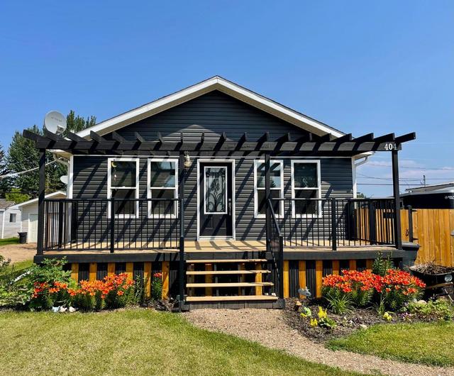 404 3 Avenue Nw, House detached with 4 bedrooms, 2 bathrooms and 4 parking in Slave Lake AB | Image 1