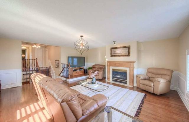 35 Strathroy Cres, House detached with 3 bedrooms, 4 bathrooms and 6 parking in Hamilton ON | Image 7
