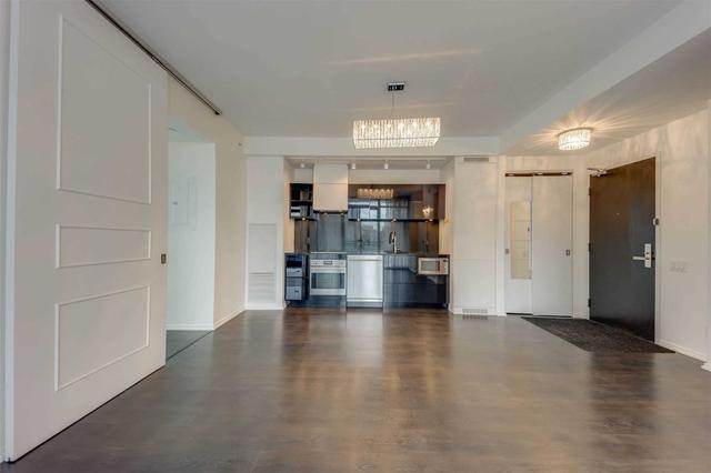 2509 - 125 Peter St, Condo with 2 bedrooms, 1 bathrooms and 1 parking in Toronto ON | Image 9