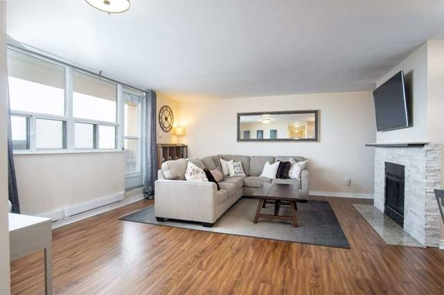 1213 - 700 Dynes Rd, Condo with 2 bedrooms, 2 bathrooms and 2 parking in Burlington ON | Image 4