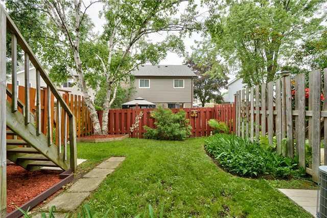 27 Fanshawe Dr, House attached with 3 bedrooms, 2 bathrooms and 4 parking in Brampton ON | Image 18