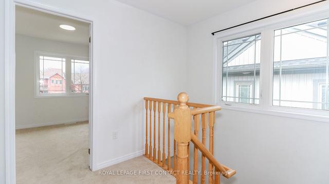 29 Robinson St, House attached with 3 bedrooms, 2 bathrooms and 3 parking in Barrie ON | Image 4