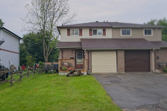 102 Mowat Cres, House semidetached with 3 bedrooms, 2 bathrooms and 3 parking in Barrie ON | Image 1
