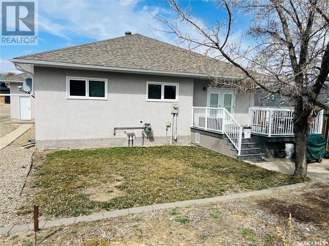 1005 2nd Avenue, House detached with 4 bedrooms, 3 bathrooms and null parking in Swift Current SK | Image 38