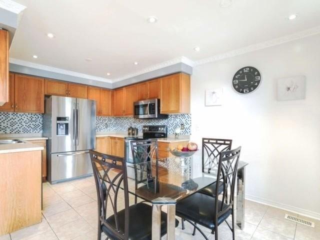 20 Irene Cres, House detached with 3 bedrooms, 3 bathrooms and 2 parking in Brampton ON | Image 5