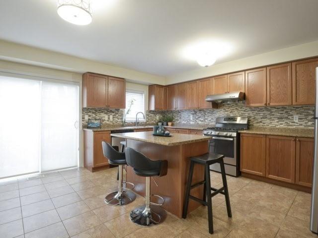 793 Candlestick Circ, House attached with 3 bedrooms, 4 bathrooms and 1 parking in Mississauga ON | Image 12