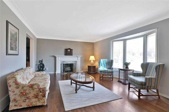 2122 Agincourt Cres, House detached with 4 bedrooms, 3 bathrooms and 6 parking in Burlington ON | Image 3