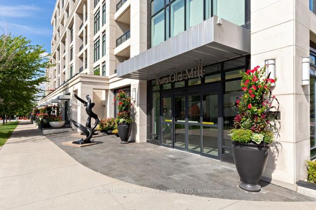 715 - 2 Old Mill Dr, Condo with 2 bedrooms, 2 bathrooms and 1 parking in Toronto ON | Image 1