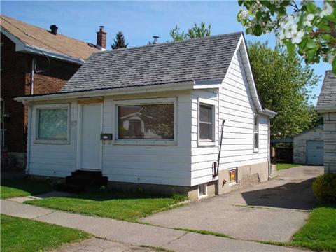 67 Grenfell St, House detached with 2 bedrooms, 1 bathrooms and 5 parking in Oshawa ON | Image 1