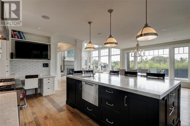 2990 Beach Dr, House detached with 4 bedrooms, 4 bathrooms and 6 parking in Oak Bay BC | Image 22
