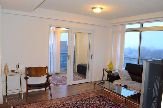 1011 - 15 Maplewood Ave, Condo with 1 bedrooms, 1 bathrooms and 0 parking in Toronto ON | Image 3