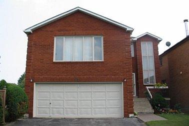 81 Pinewood Dr, House detached with 4 bedrooms, 3 bathrooms and 6 parking in Toronto ON | Image 1