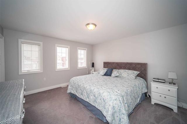 14 Lowry Crt, House detached with 3 bedrooms, 3 bathrooms and 4 parking in Barrie ON | Image 3