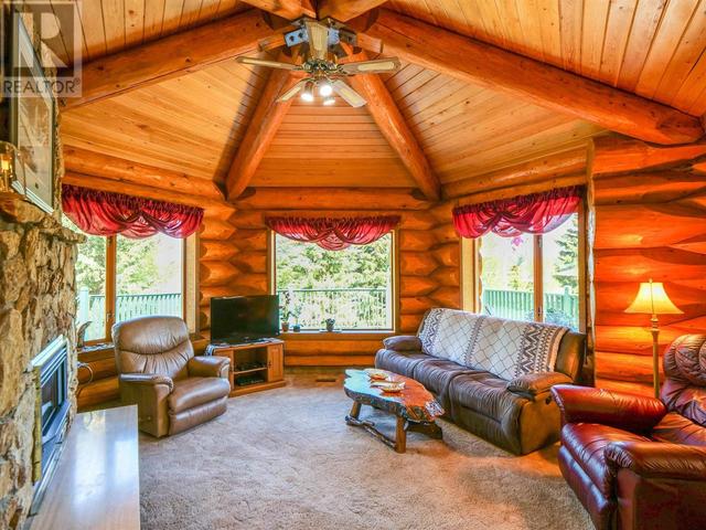 4845 Ten Mile Lake Road, House detached with 3 bedrooms, 3 bathrooms and null parking in Cariboo B BC | Image 2