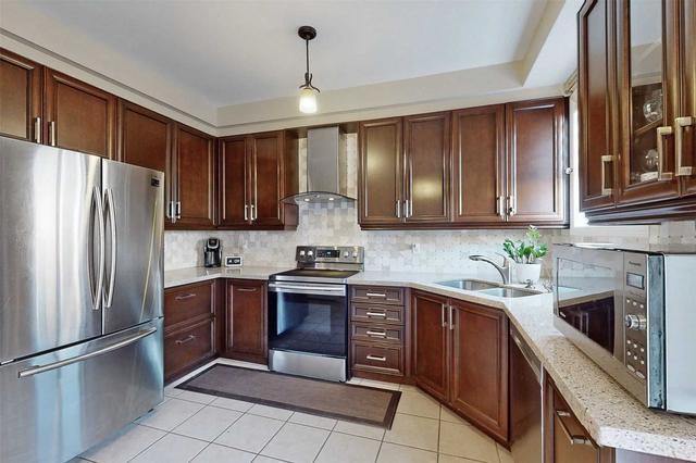 42 Foxhunt Dr, House detached with 3 bedrooms, 3 bathrooms and 5 parking in Vaughan ON | Image 5
