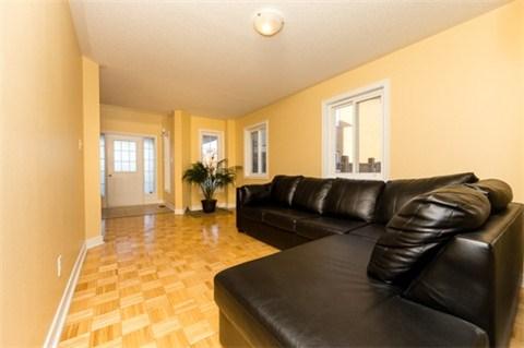 16 Mauve Dr, House detached with 4 bedrooms, 3 bathrooms and 4 parking in Brampton ON | Image 2