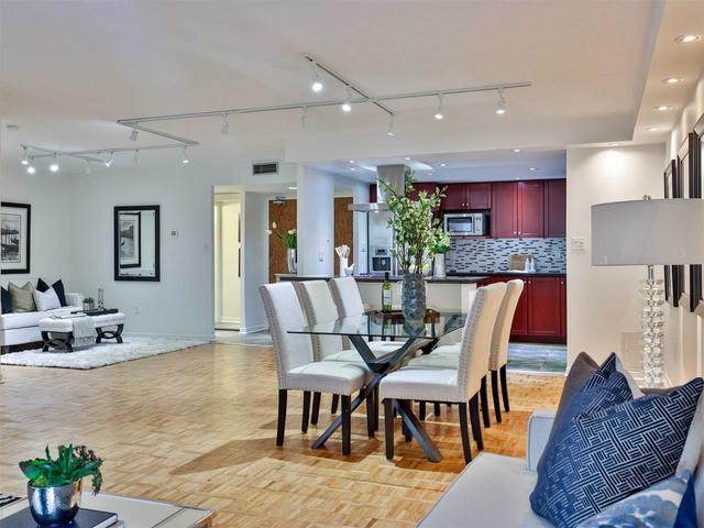 205 - 71 Charles St E, Condo with 2 bedrooms, 2 bathrooms and 1 parking in Toronto ON | Image 7