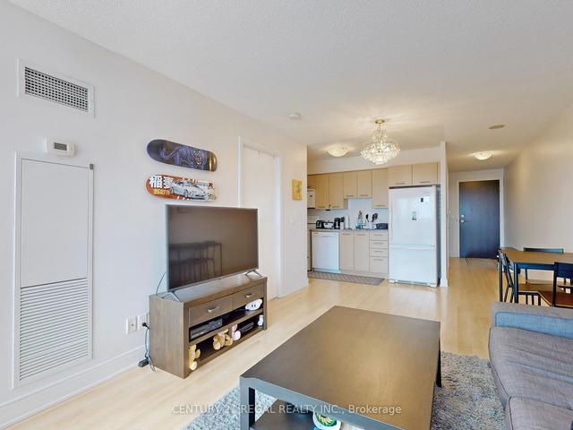 1326 - 135 Village Green Sq, Condo with 1 bedrooms, 1 bathrooms and 1 parking in Toronto ON | Image 6