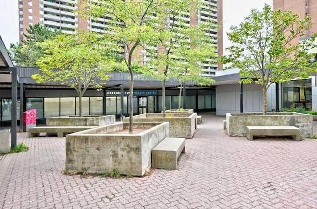 1111 - 5 Massey Sq, Condo with 2 bedrooms, 1 bathrooms and 1 parking in Toronto ON | Image 12