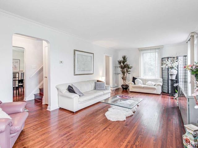39 Lynnhaven Rd, House detached with 3 bedrooms, 2 bathrooms and 6 parking in Toronto ON | Image 3