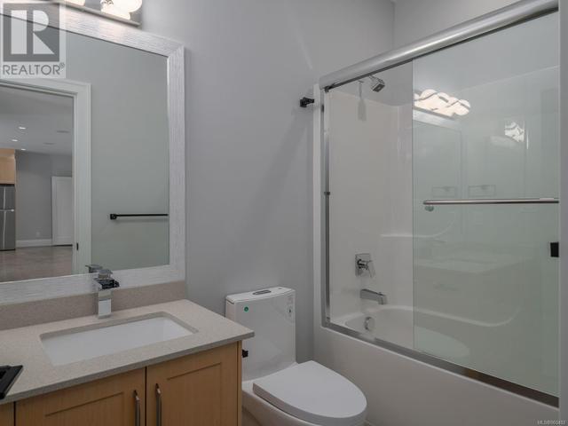 Suite bathroom | Image 62