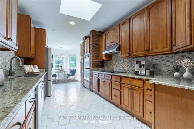6811 Carmella Pl, House detached with 4 bedrooms, 4 bathrooms and 10 parking in Niagara Falls ON | Image 10