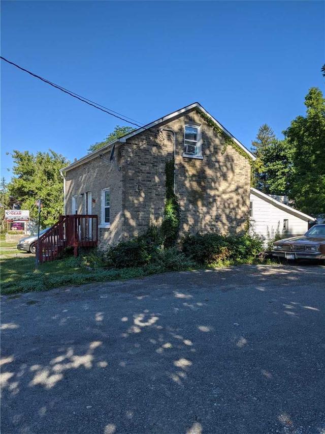 100 Queen St, House detached with 2 bedrooms, 1 bathrooms and 2 parking in Kawartha Lakes ON | Image 3