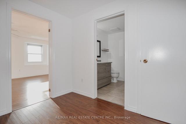 14 - 133 Sekura Cres, Townhouse with 3 bedrooms, 2 bathrooms and 2 parking in Cambridge ON | Image 2