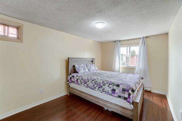 2 Grand River Crt, House detached with 3 bedrooms, 2 bathrooms and 5 parking in Brampton ON | Image 10