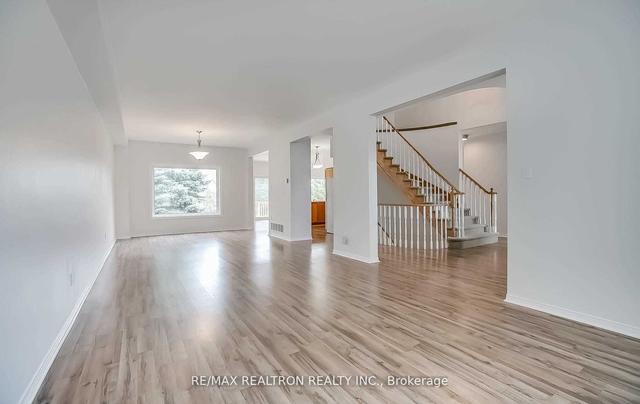 34 Viewmount Cres, House detached with 4 bedrooms, 4 bathrooms and 6 parking in Brampton ON | Image 4