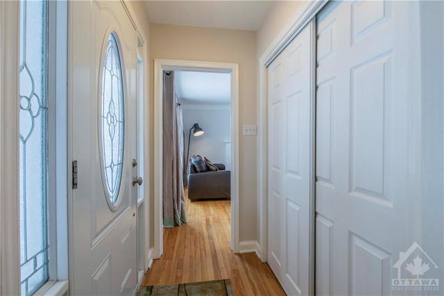 11 Sumac Street, House detached with 3 bedrooms, 2 bathrooms and 4 parking in Ottawa ON | Image 6