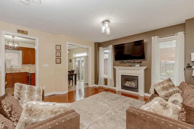 29 Eatonville St, House detached with 4 bedrooms, 4 bathrooms and 4 parking in Brampton ON | Image 4