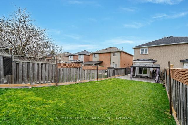 5588 Cortina Cres, House semidetached with 3 bedrooms, 4 bathrooms and 5 parking in Mississauga ON | Image 33